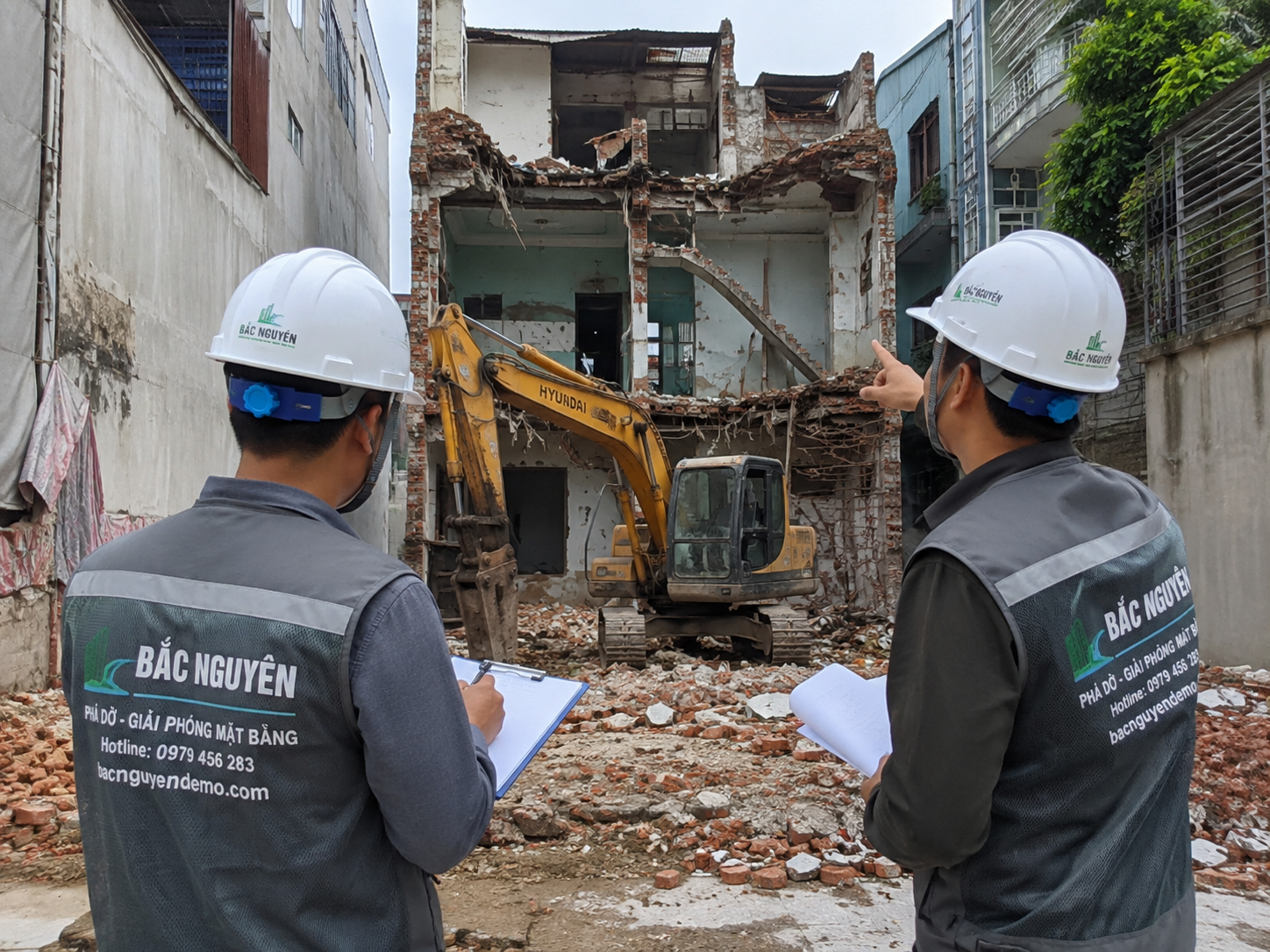 Công ty phá dỡ nhà Hà Nội khảo sát hiện trạng công trình