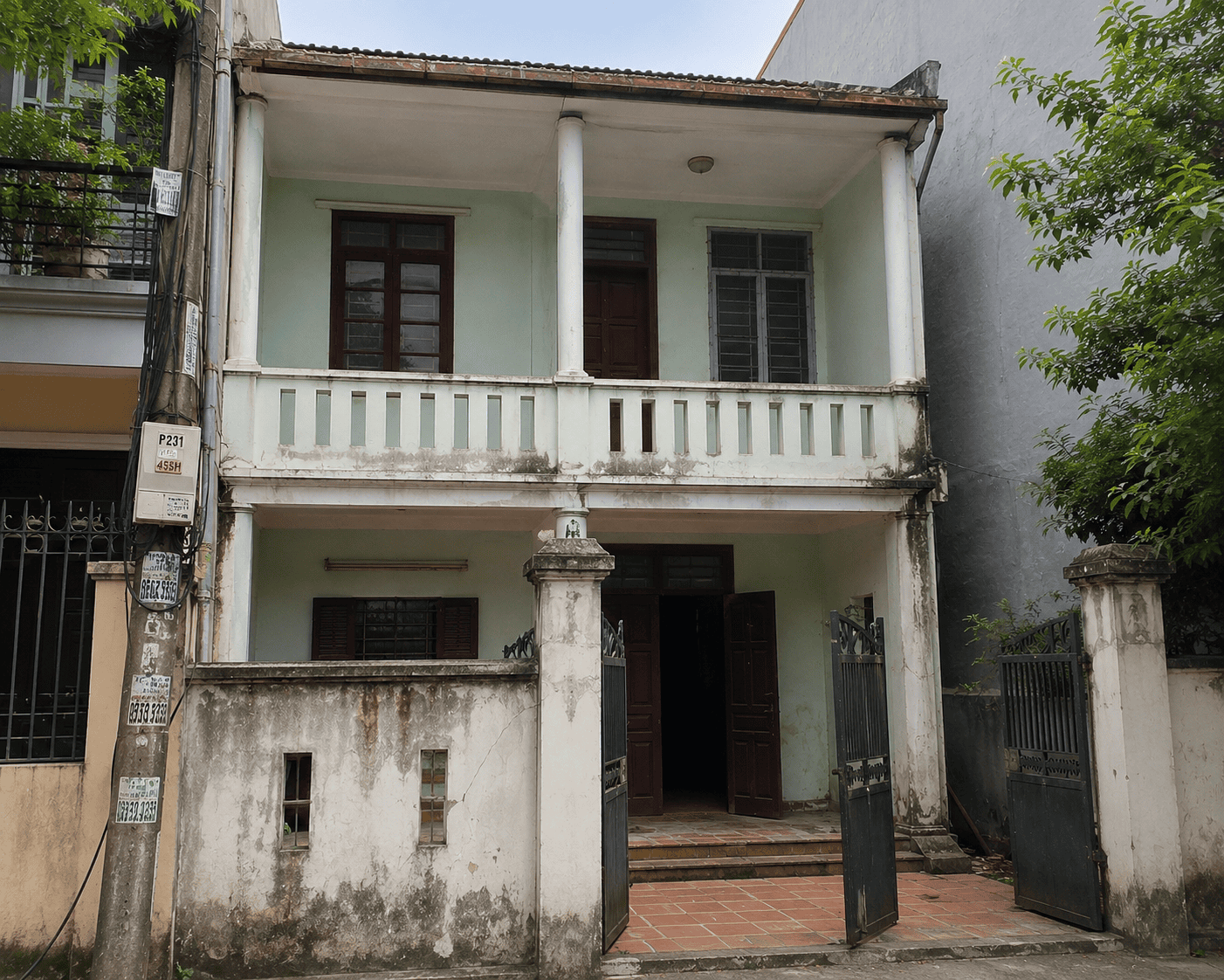 Hiện trạng nhà 2 tầng trước khi tháo dỡ