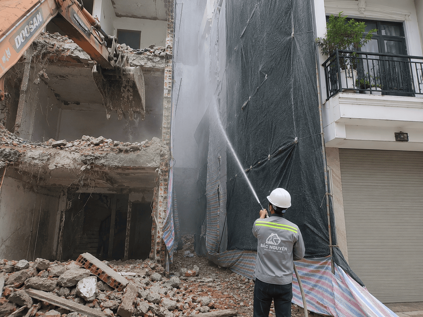 Kiểm soát khu vực tiếp giáp trong quá trình phá dỡ