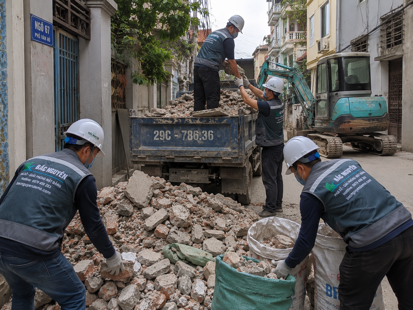 Thu gom vật liệu phát sinh sau khi phá dỡ nhà
