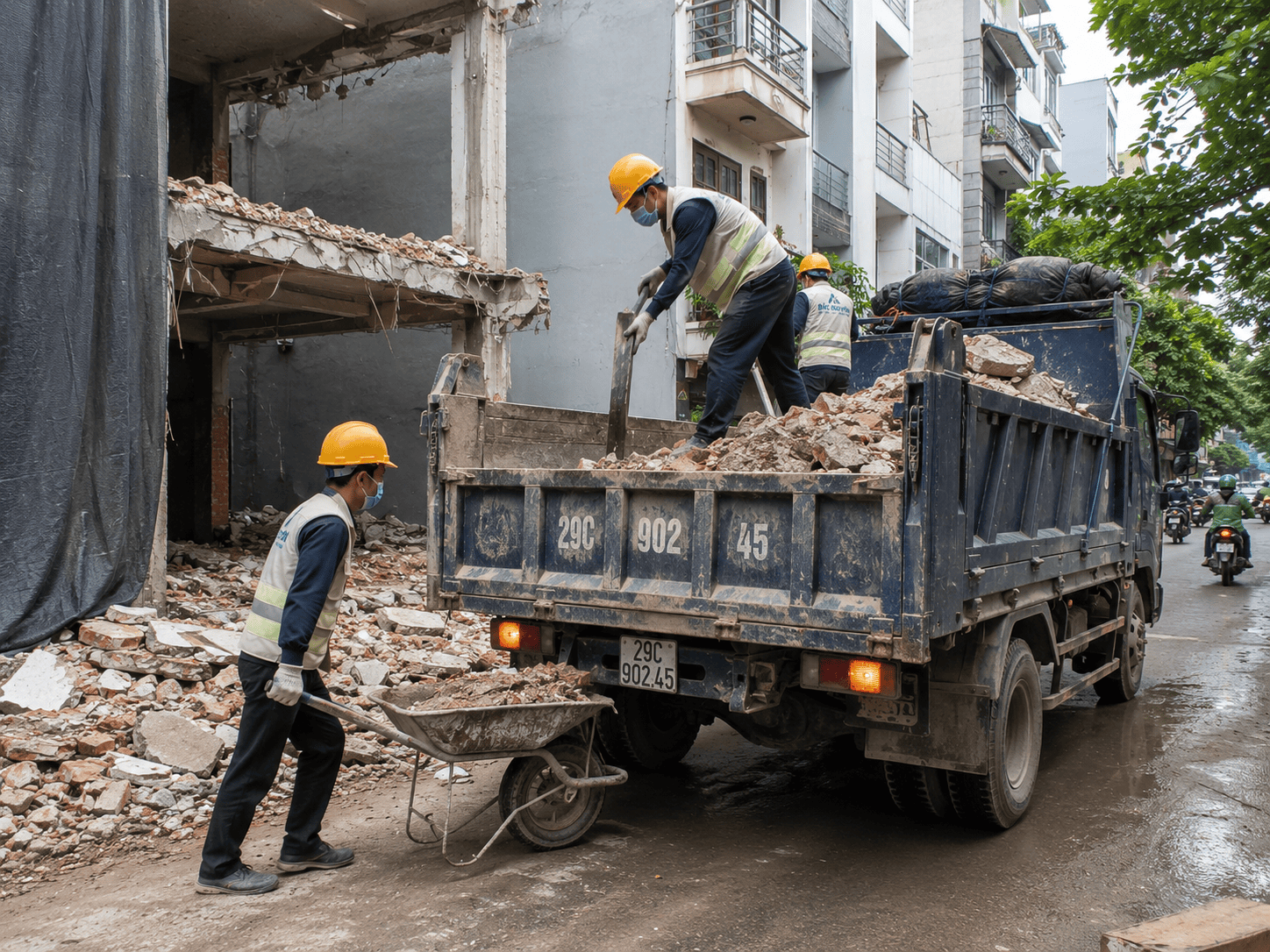 Vận chuyển vật liệu phát sinh sau phá dỡ nhà phố
