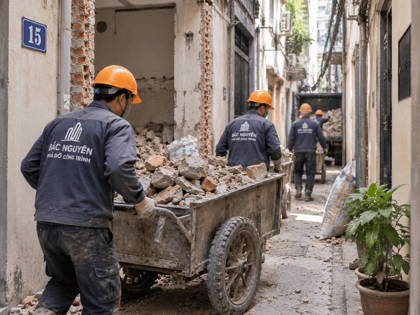 Vận chuyển vật liệu phát sinh từ công trình trong ngõ