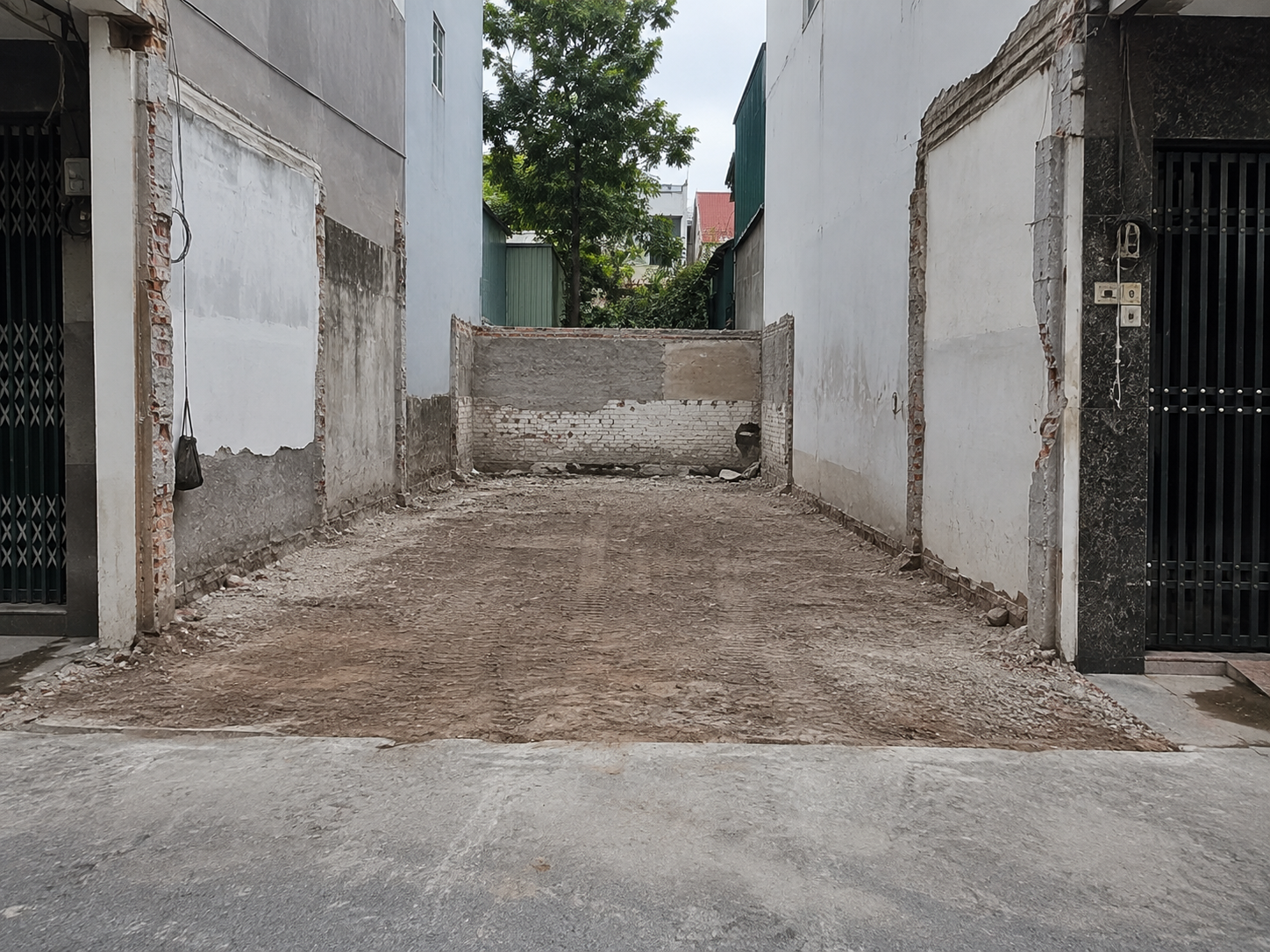 Dọn mặt bằng sau khi hoàn thành tháo dỡ nhà