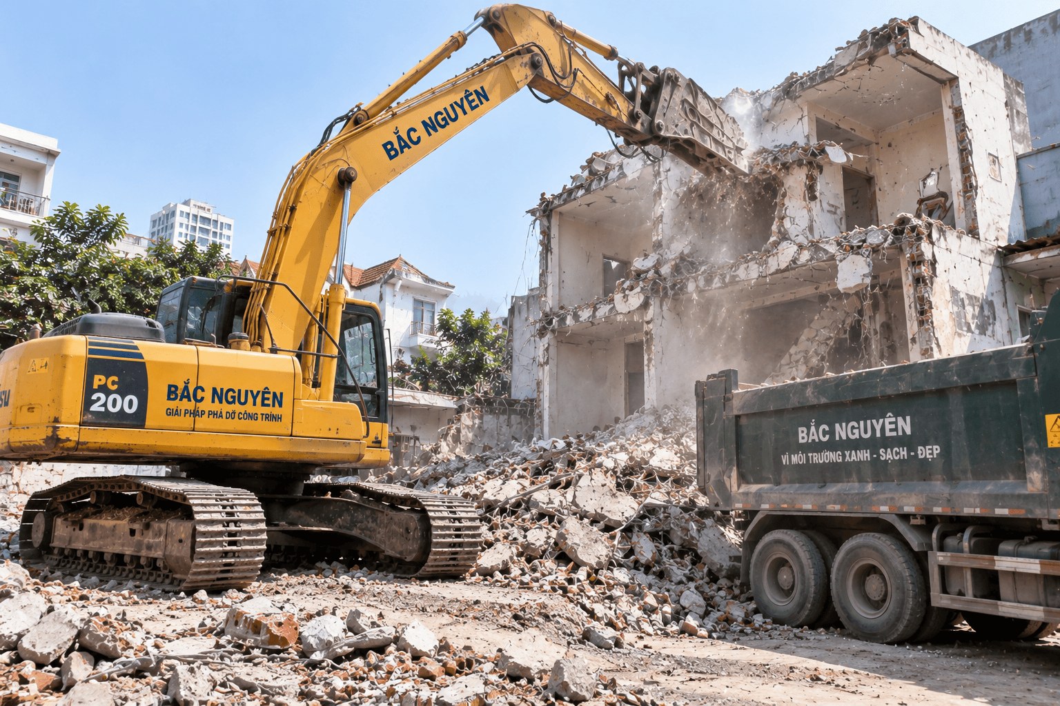Thiết bị cơ giới phục vụ phá dỡ nhà khi mặt bằng phù hợp
