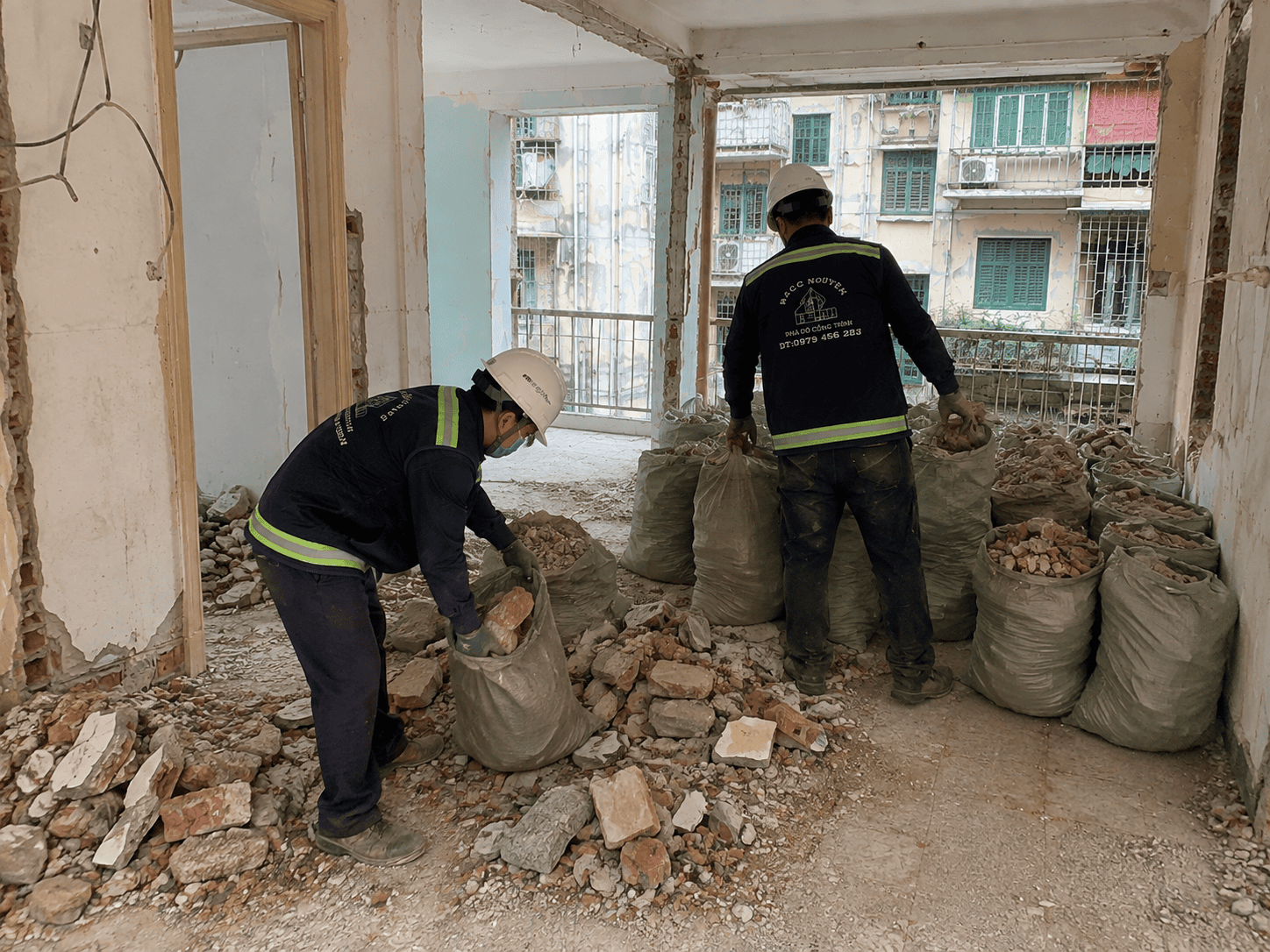 Thu gom vật liệu phát sinh sau quá trình phá dỡ