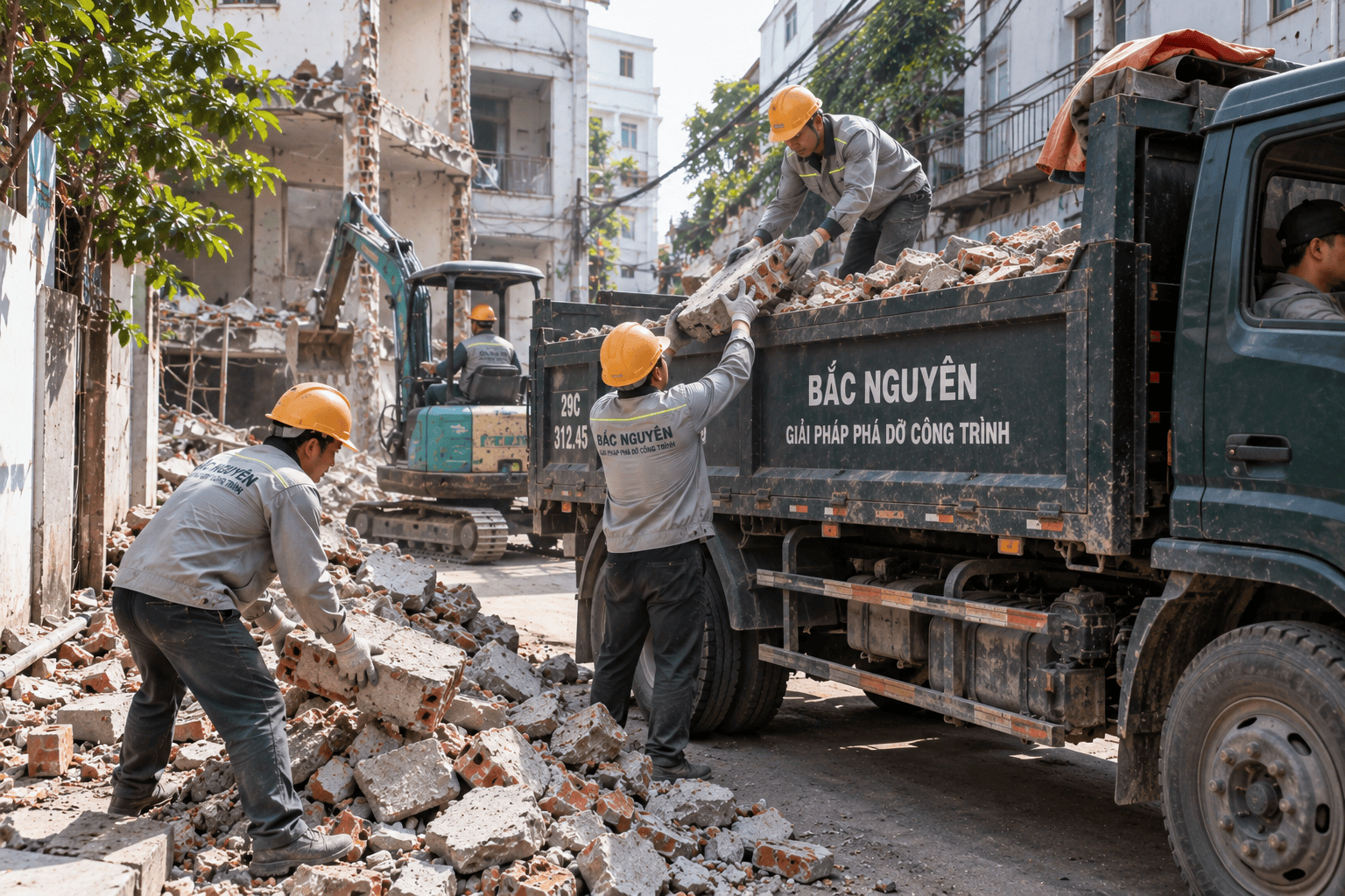 Vận chuyển vật liệu phát sinh sau tháo dỡ nhà